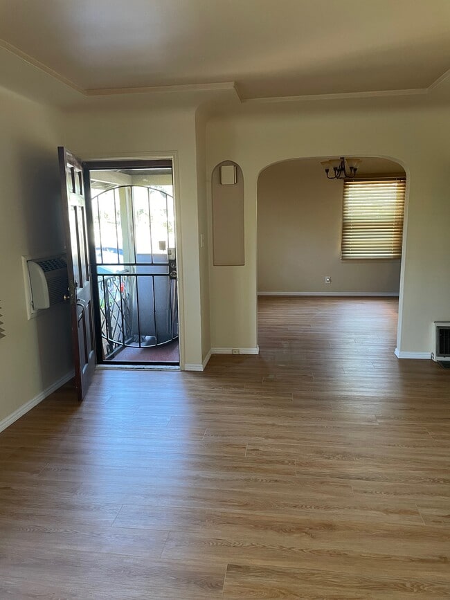 Foto del edificio - 9064 Mission Dr