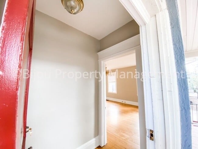 Building Photo - 311 E Del Norte St