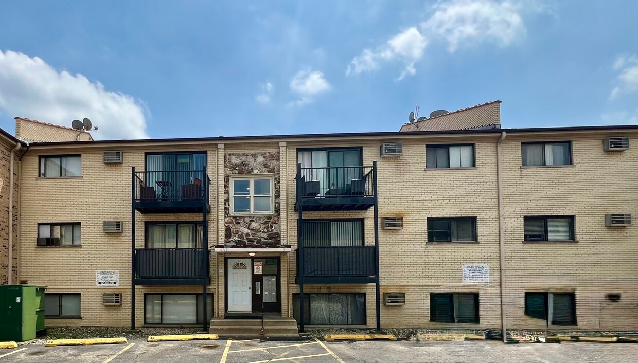 Primary Photo - 5113 N East River Rd