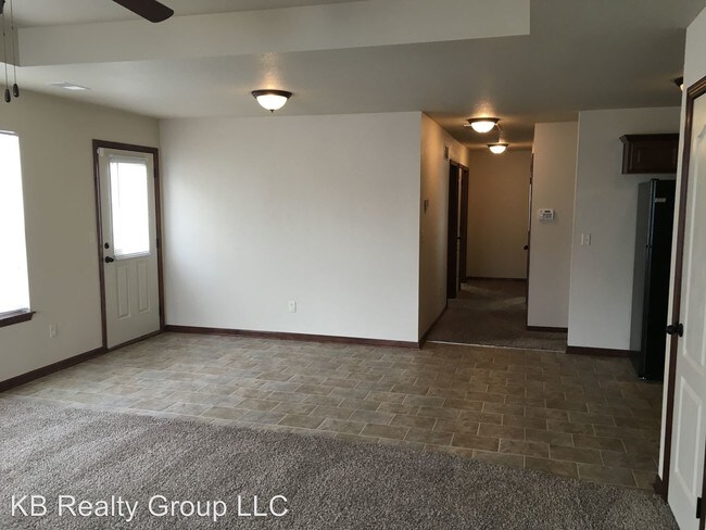 Building Photo - 112 SE Rock Garden Ln