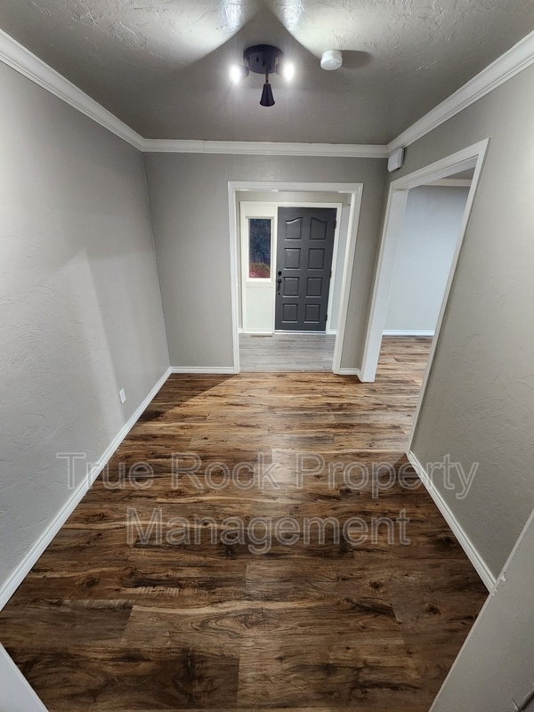 Building Photo - 204 S Morrison Dr
