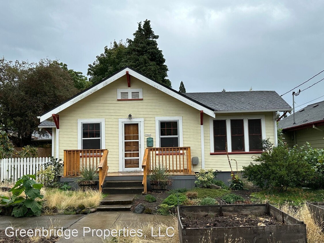 Primary Photo - 2 br, 1 bath House - 7022 NE Siskiyou St