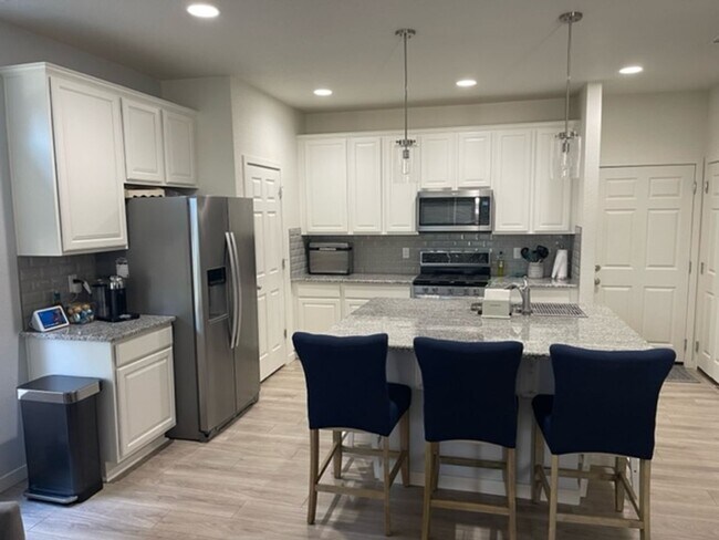 Building Photo - Newer townhome in beautiful Banning Lewis Ranch neighborhood