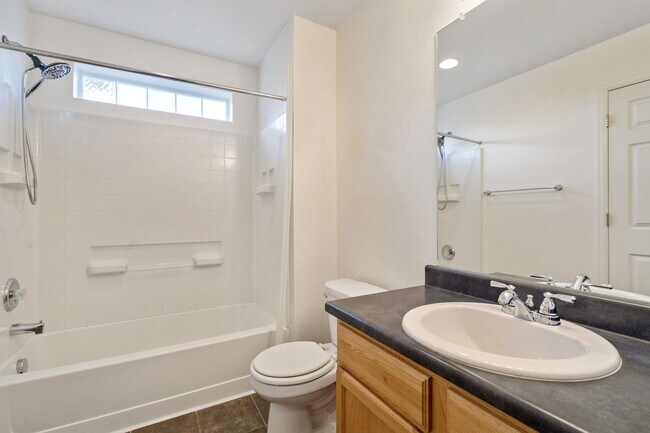 Foto del edificio - 3 Bedroom 2 1/2 Bath in Thompson River Ranch