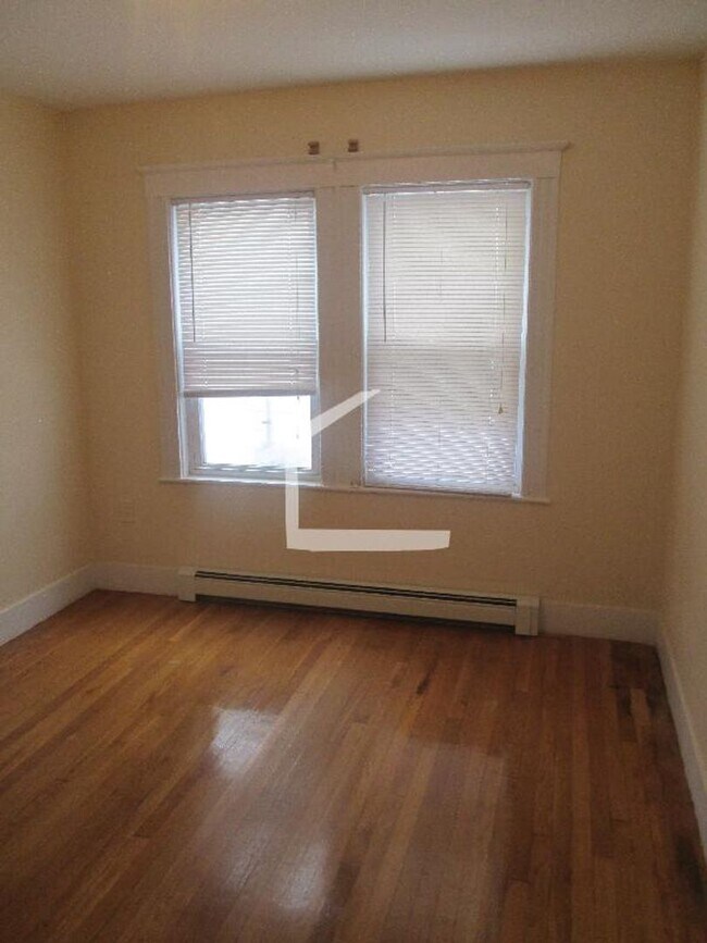 Foto del edificio - 9/1 No Fee! Spacious 3BR near Oak Sq, BC, w/d in unit!