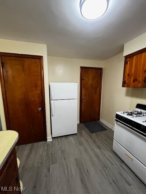 Foto del edificio - 212 E Midlothian Blvd