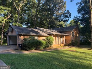 Building Photo - 8282 Dawn Dr