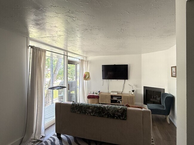 Foto del edificio - 1125 N 200 E