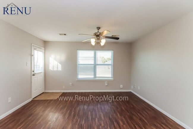 Building Photo - 5119 Panay Park Dr