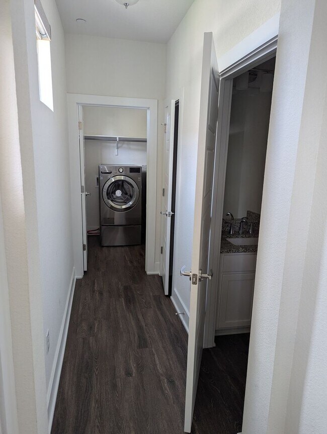 Building Photo - Charming 3BR Townhome in Austin