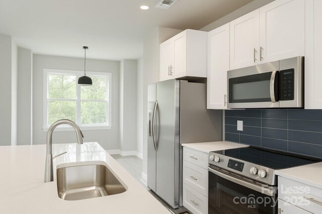 Foto del edificio - 3932 Winterfield Pl