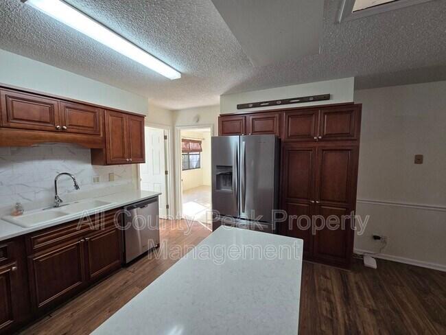 Foto del edificio - 1322 Greenbrook Ln