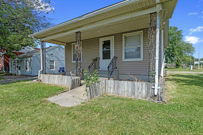 Building Photo - 3156 S Allis St