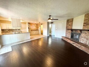 Building Photo - 709 Meadow Mead Dr