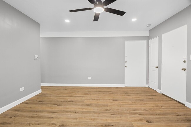 Livingroom - 1835 S 16th Ave