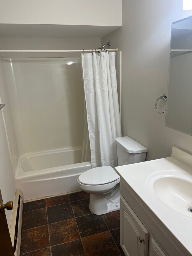 Building Photo - 33 Stewart St