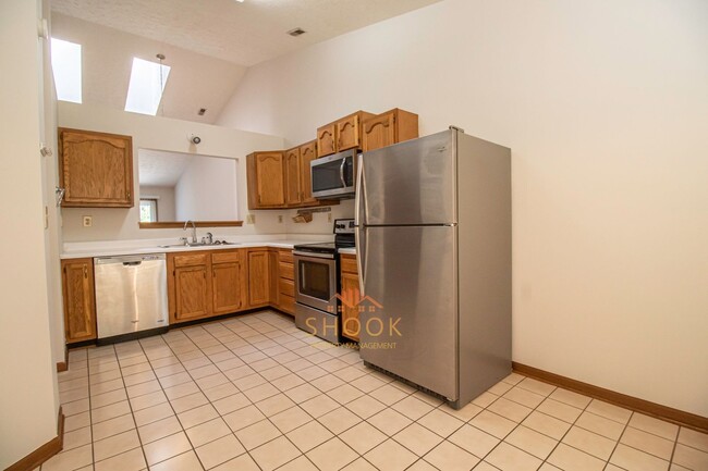 Building Photo - AVAILABLE IN AUGUST - CUTE AND COZY 3 BR HOME IN DESIRABLE NEIGHBORHOOD