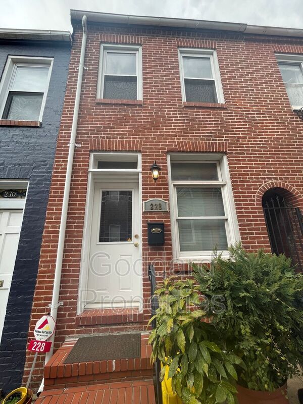 Foto principal - 228 S Madeira St