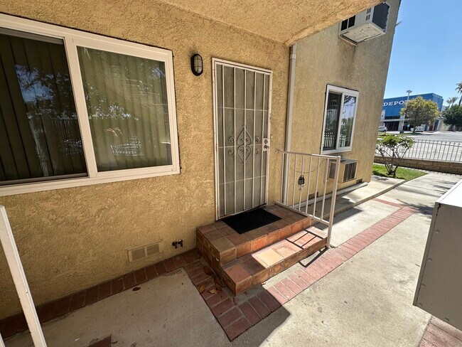 Foto del edificio - 223 E Burbank Blvd