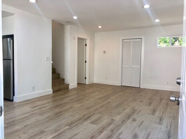 Foto del edificio - 3 Bedroom for Rent.