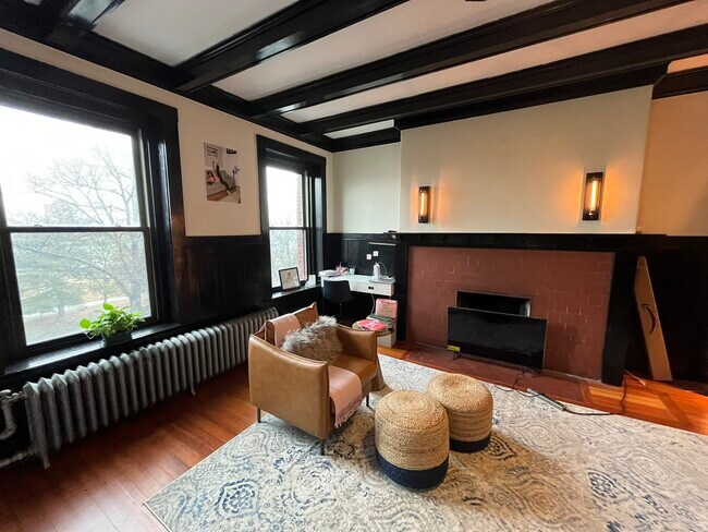 Foto del edificio - 187 Bay State Rd