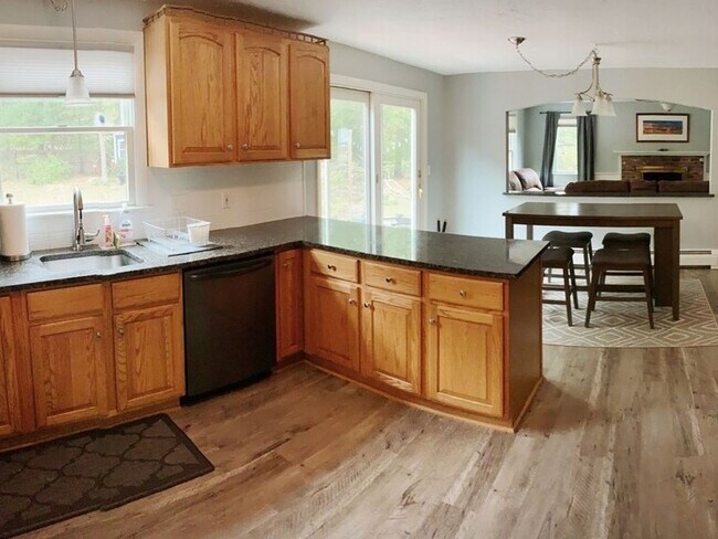 Foto del edificio - 4 Bedroom Single Family Home in Plymouth