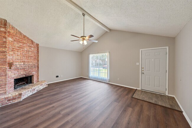 Building Photo - 1022 Sierra Shadows Dr