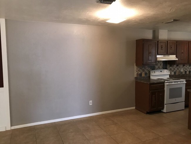 Building Photo - Upgraded Edgewater Duplex AVAILABLE NOW