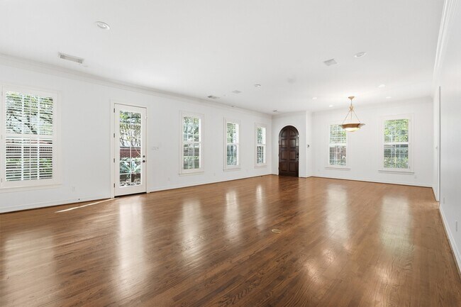 Foto del edificio - 3210 Maroneal St