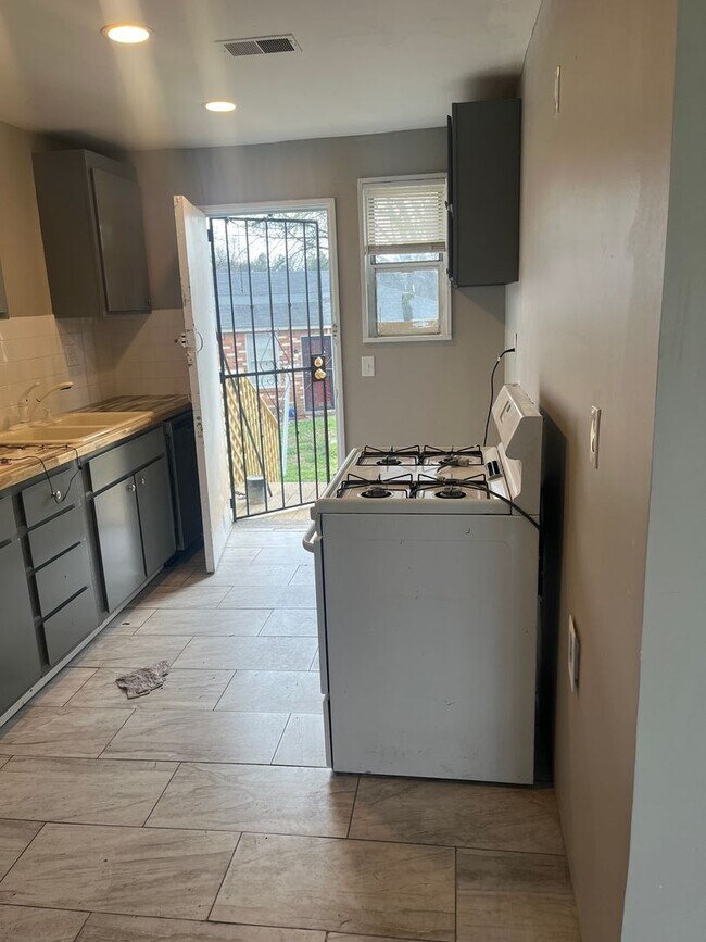 Foto del edificio - Newly updated 3-bedroom, 2-bath home - Open To Section 8