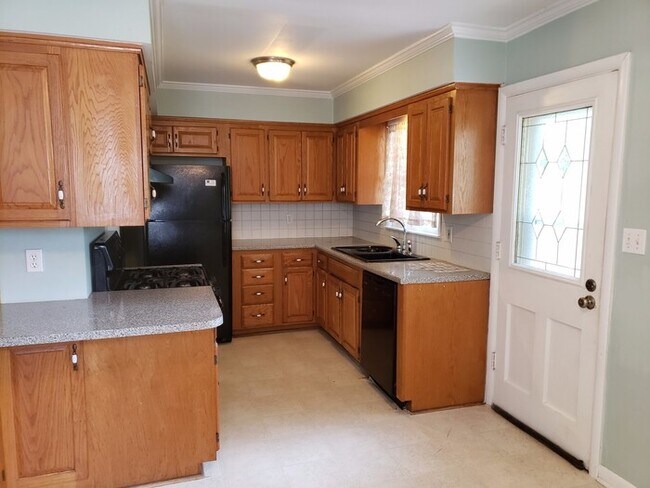 Foto del edificio - Beautiful 3 Bed Home in KCMO-Available NOW!!