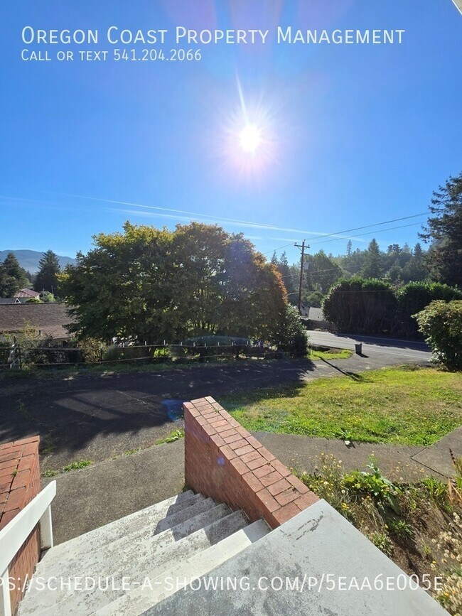 Building Photo - 2bed/2bath with fenced yard