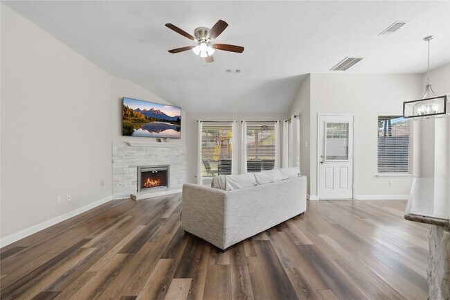 Foto del edificio - 28826 Forest Hill Dr