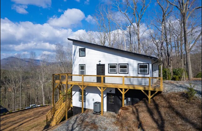 Foto del edificio - 397 Locust Hill Rd
