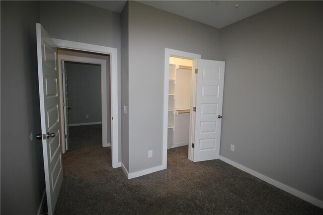 Building Photo - 2702 Vinson Rd