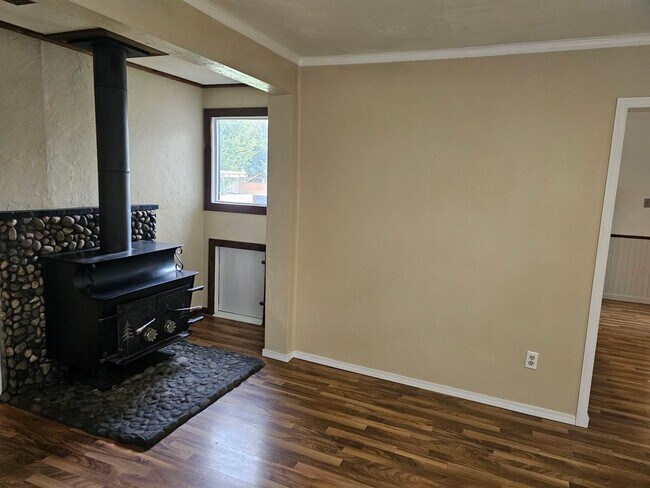 Foto del edificio - Charming 4Bed/2Bath Home in the Heart of Rainier! Available 6/10/26