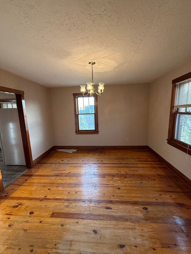 Building Photo - 11 Strawberry Ln