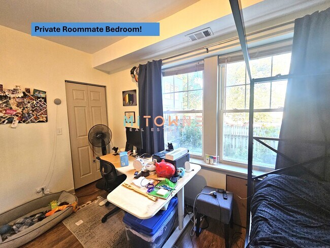 Foto del edificio - 2400 W Bryn Mawr Ave