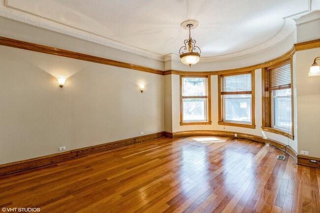 Building Photo - 836 E 52nd St