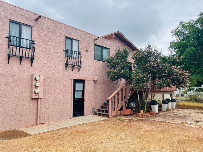 Foto del edificio - 50 Chaparral Dr