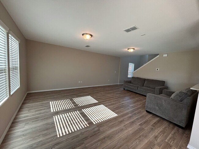 Foto del edificio - 814 Lake Fletcher Rd
