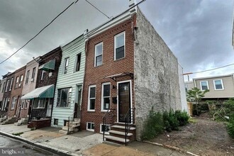 Building Photo - 2309 Cross St