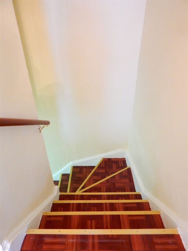 Building Photo - 228 Hutton St