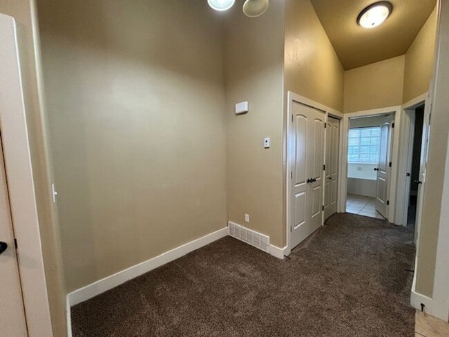 Building Photo - Maples LLC