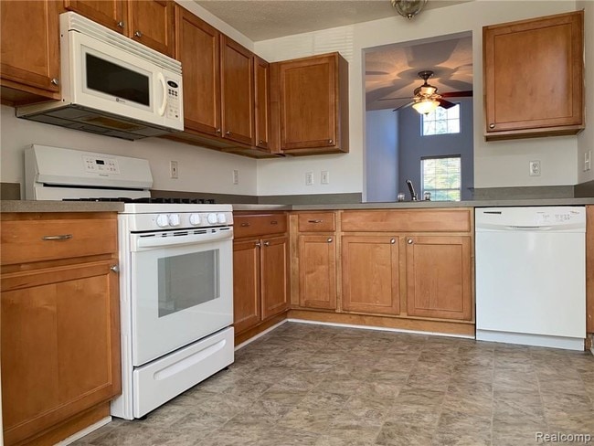 Building Photo - 425 Carson Dr