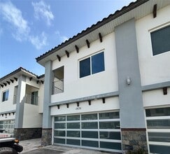 Building Photo - 1935 Greenbriar Ter