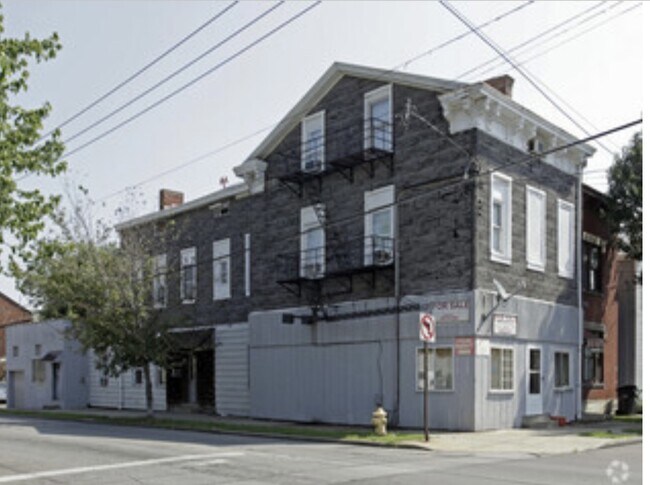Building Photo - 502 E 17th St