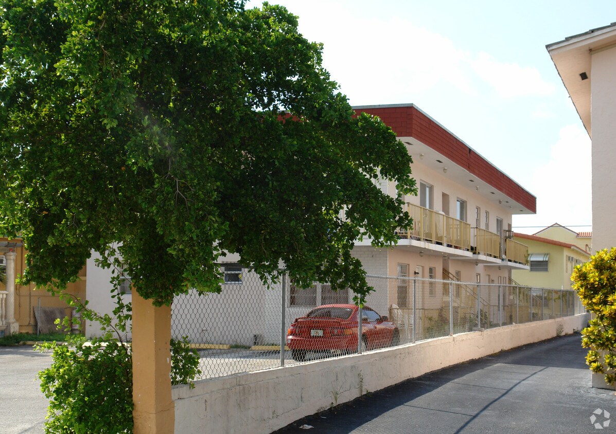Foto del edificio - 1242 SW 4th St