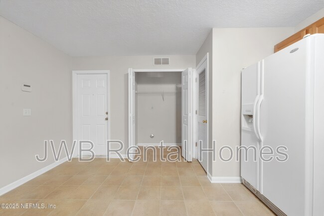 Foto del edificio - 8400 McGirts Village Ln