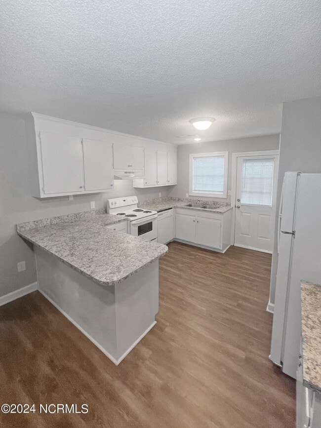 Building Photo - 6629 Cottonwood Dr
